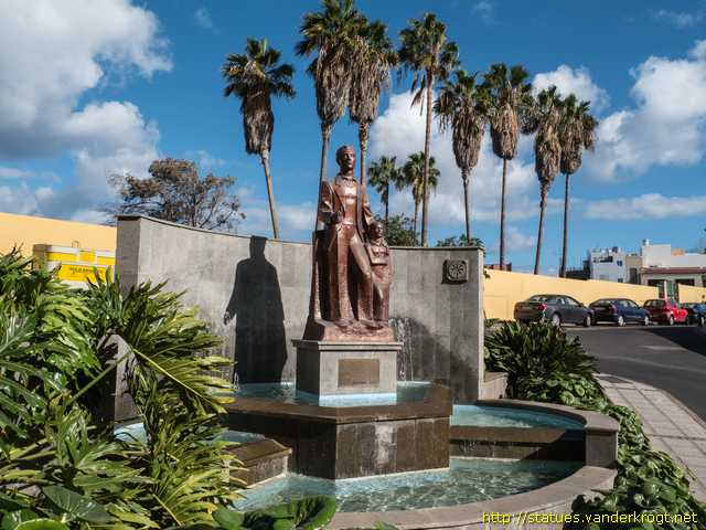 Gáldar /  Monumento al Maestro