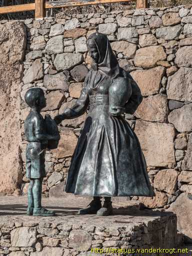 Temisas /  Aguadora con Niño