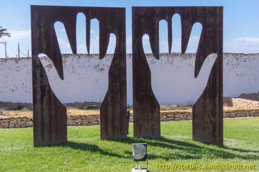 Antigua /  Monumento al Artesano <i>o</i> Solidaridad