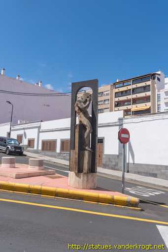 Puerto del Rosario /  Pensador con perenquén