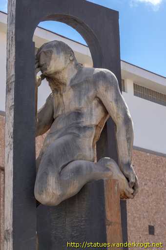 Puerto del Rosario /  Pensador con perenquén