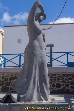 El Cotillo /  Monumento al Marinero (Mirando al Mar)