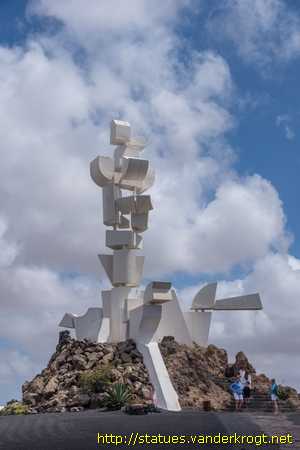 San Bartolomé /  Monumento a la Fecundidad (Monumento al Campesino)