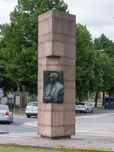 Riihimäki /  Paloheimon patsas