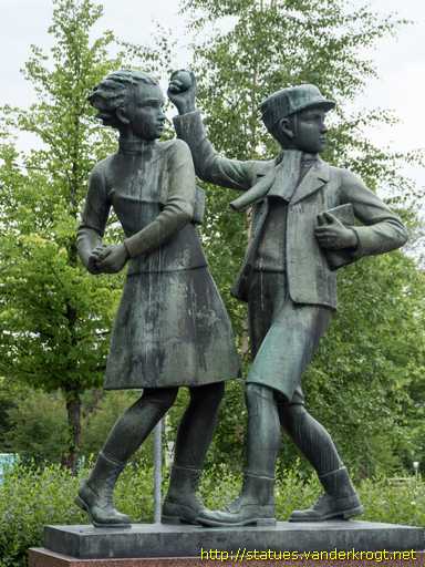 Lahti /  Lumisotasilla