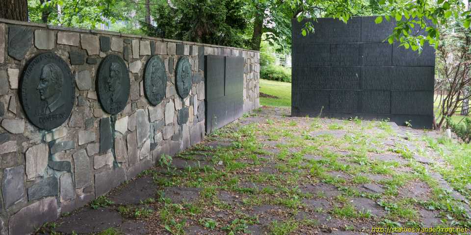 Helsinki /  Maamme-laulun muistomerkki