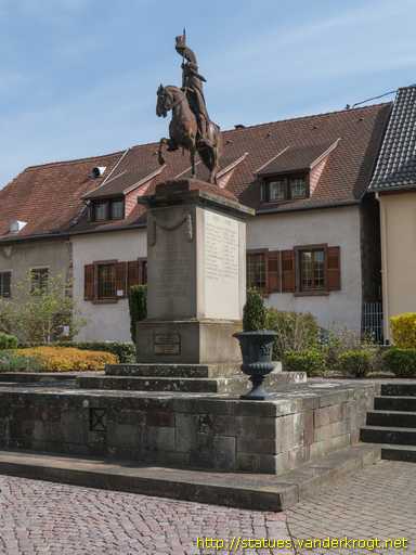 Marlenheim /  Jeanne d'Arc équestre - Monument aux morts