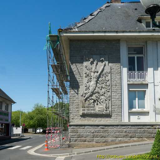 Condé-sur-Noireau /  Monument aux victimes des bombardements 1944