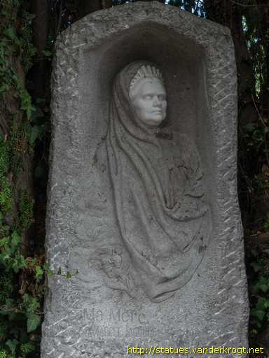 Cherbourg-Octeville /  Marcel Jacques, sa mère et sa grandmère