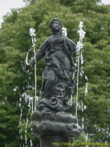 Guingamp /  Fontaine de la Plomée