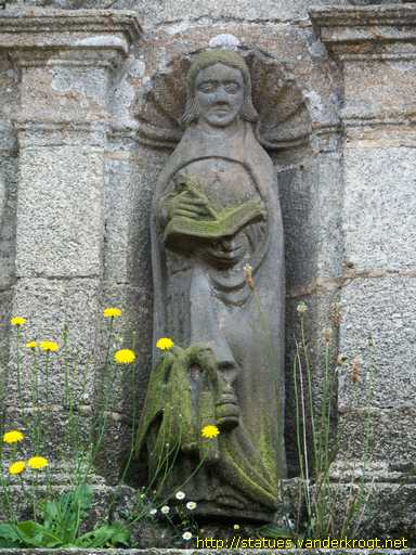 Lampaul-Guimiliau /  Saints à l'extérieur de l'église Notre-Dame