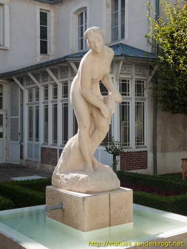 Bourges /  La baigneuse