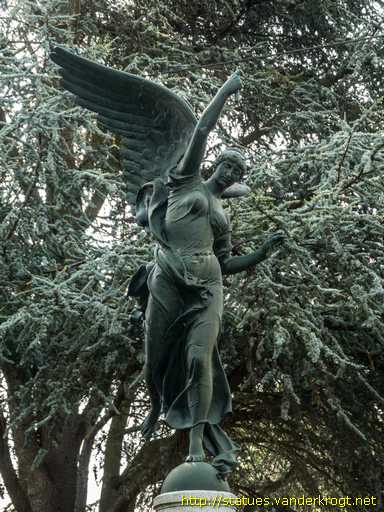Pont-Audemer /  Monument Souvenir Français