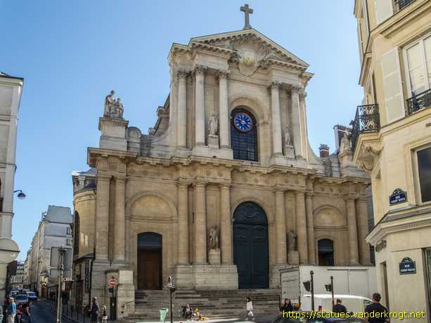 Paris /  Statues de saints sur l'église Saint-Roch