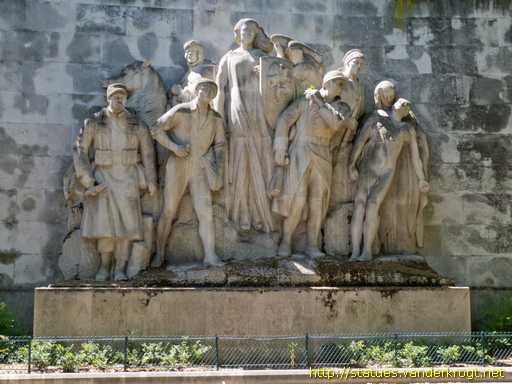 Paris /  Monument á la Gloire de l'Armée française