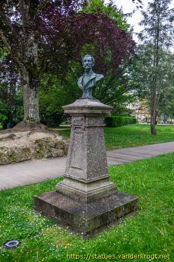 Verdun /  Ferdinand Japiot