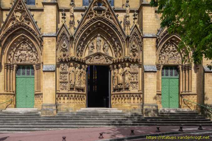 Metz /  Sculptures sur l'Église Sainte-Ségolène