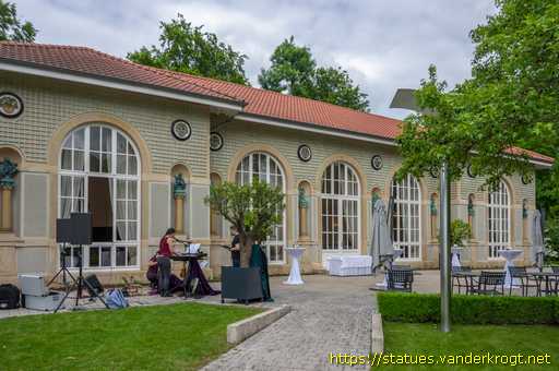 Mondorff /  Putti en façade de l'Orangerie