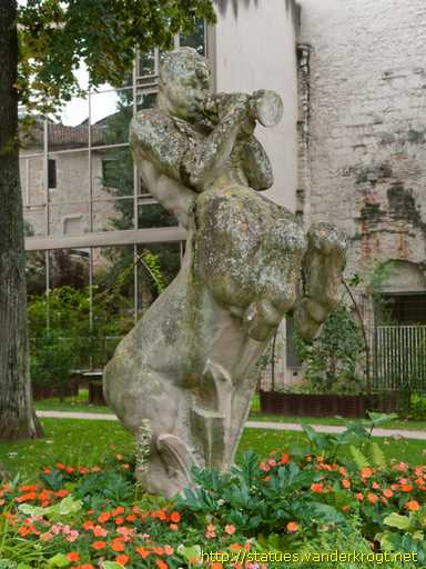 Cahors /  Centaure jouant de la flûte