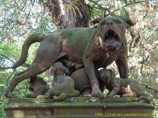 Toulouse / La chienne et la louve