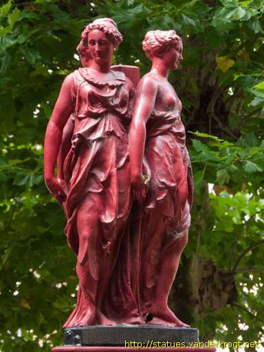 Bergues /  La Fontaine des Trois Grâces