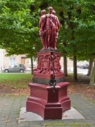 Bergues /  La Fontaine des Trois Grâces