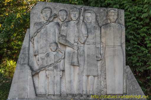 Aulnoye-Aymeries /  Monument aux déportés et résistants