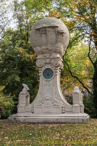 Cambrai /  Monument Louis Blériot