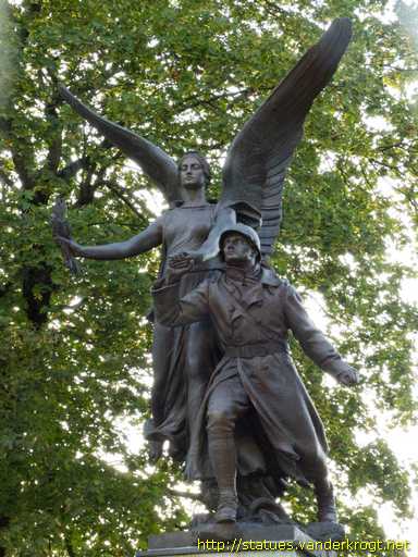 Poitiers /  Monument aux Morts de 1914-18 (1939-45)