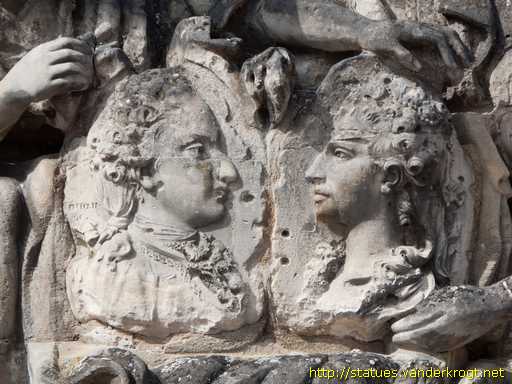 Noyon /  La Fontaine du Dauphin