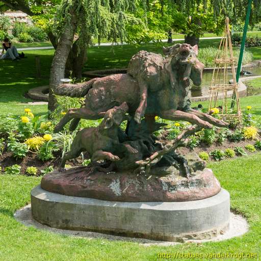 Abbeville /  Loup emportant un agneau et poursuivi par un petit chien
