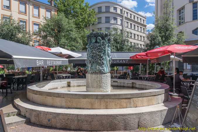 Lyon /  La Fontaine du Buisson Ardent