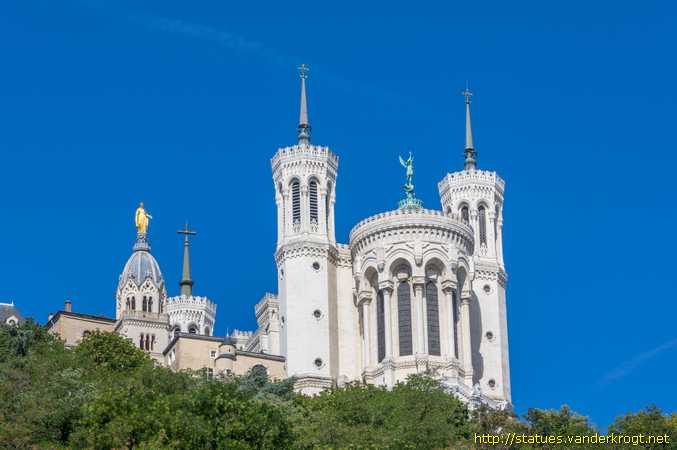 Lyon /  Saint Michel terrassant le dragon