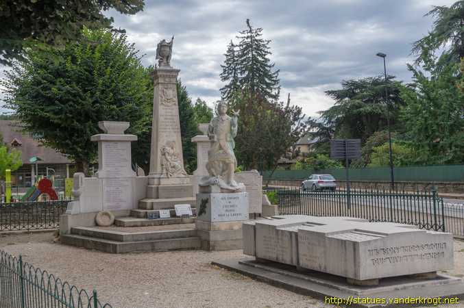 Crémieu /  Monuments aux morts