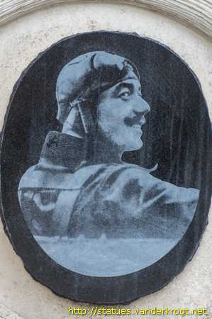 Montferrat /  Looping - Monument à Adolphe Pégoud
