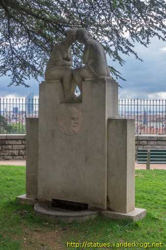 Lyon /  Monument à Xavier Privas