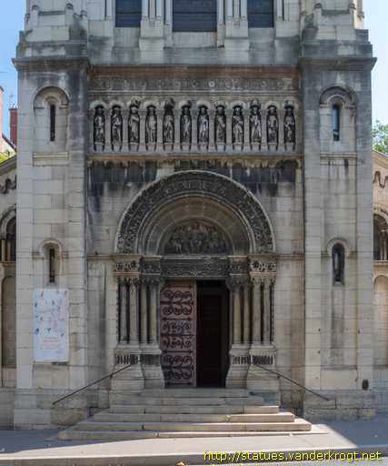 Lyon /  Christ en gloire et les douze apôtres