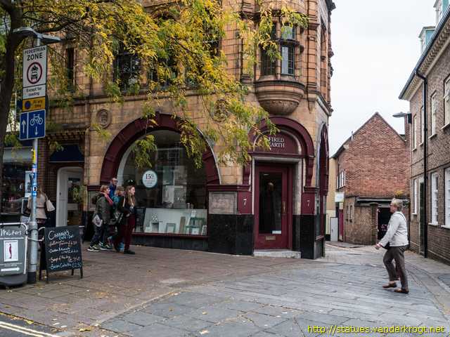Norwich /  William Caxton and Daniel Defoe