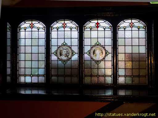 Edwinstowe /  Robin Hood and Maid Marian