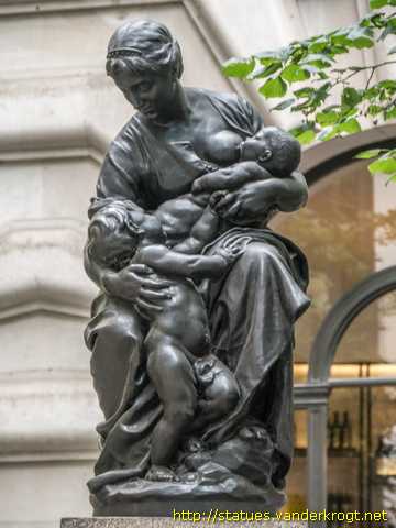 London /  Charity fountain La Maternité