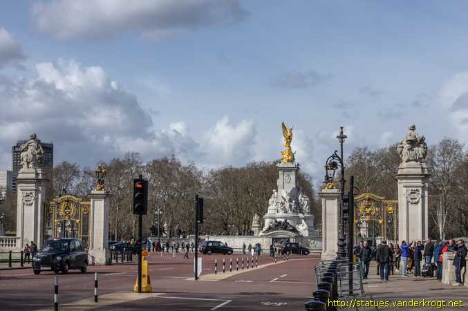 London /  Dominion Gates