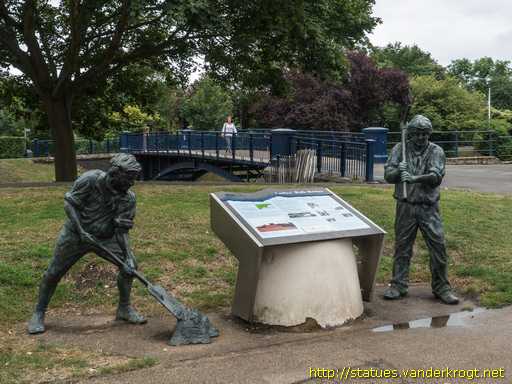 Hythe /  Two Navvies - Canal Builders
