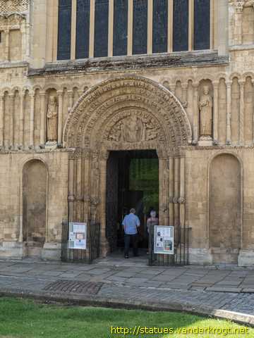 Rochester /  Statues at the West Portal of Rochester Cathedral