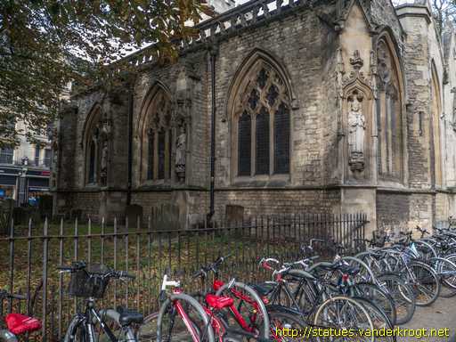 Oxford /  Statues at the St. Mary Magdalen Church