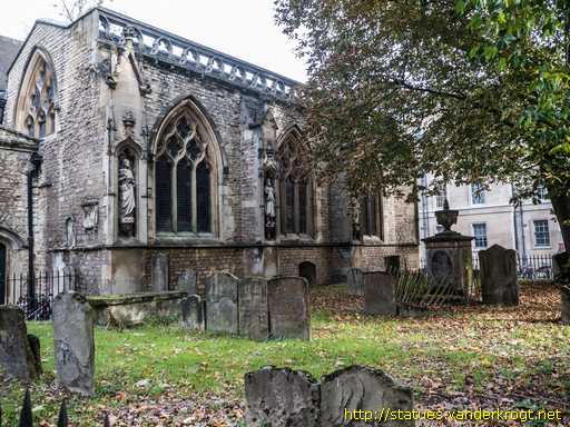 Oxford /  Statues at the St. Mary Magdalen Church