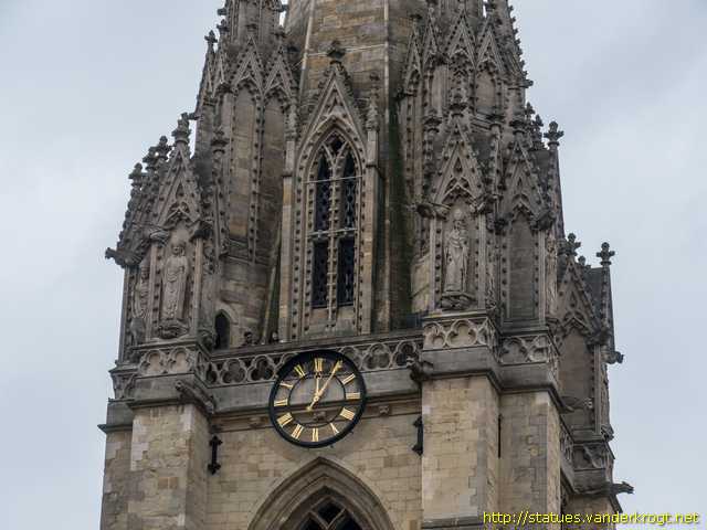 Oxford /  Statues on the Tower of the University Church