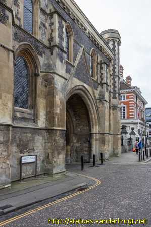 Reading /  Abbey Gateway Heads