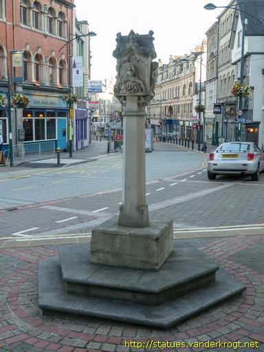 Newport - Casnewydd /  The Newport Cross - Croes Casnewydd
