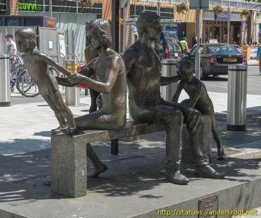 Cardiff - Caerdydd /  Family Group - Grŵp Teulu