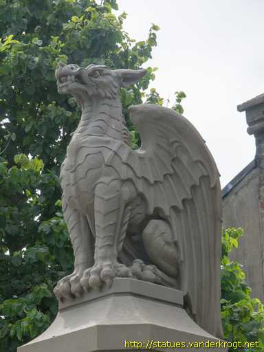 Haverfordwest - Hwlffordd /  County of Pembroke War Memorial - Cofeb rhyfel Sir Penfro
